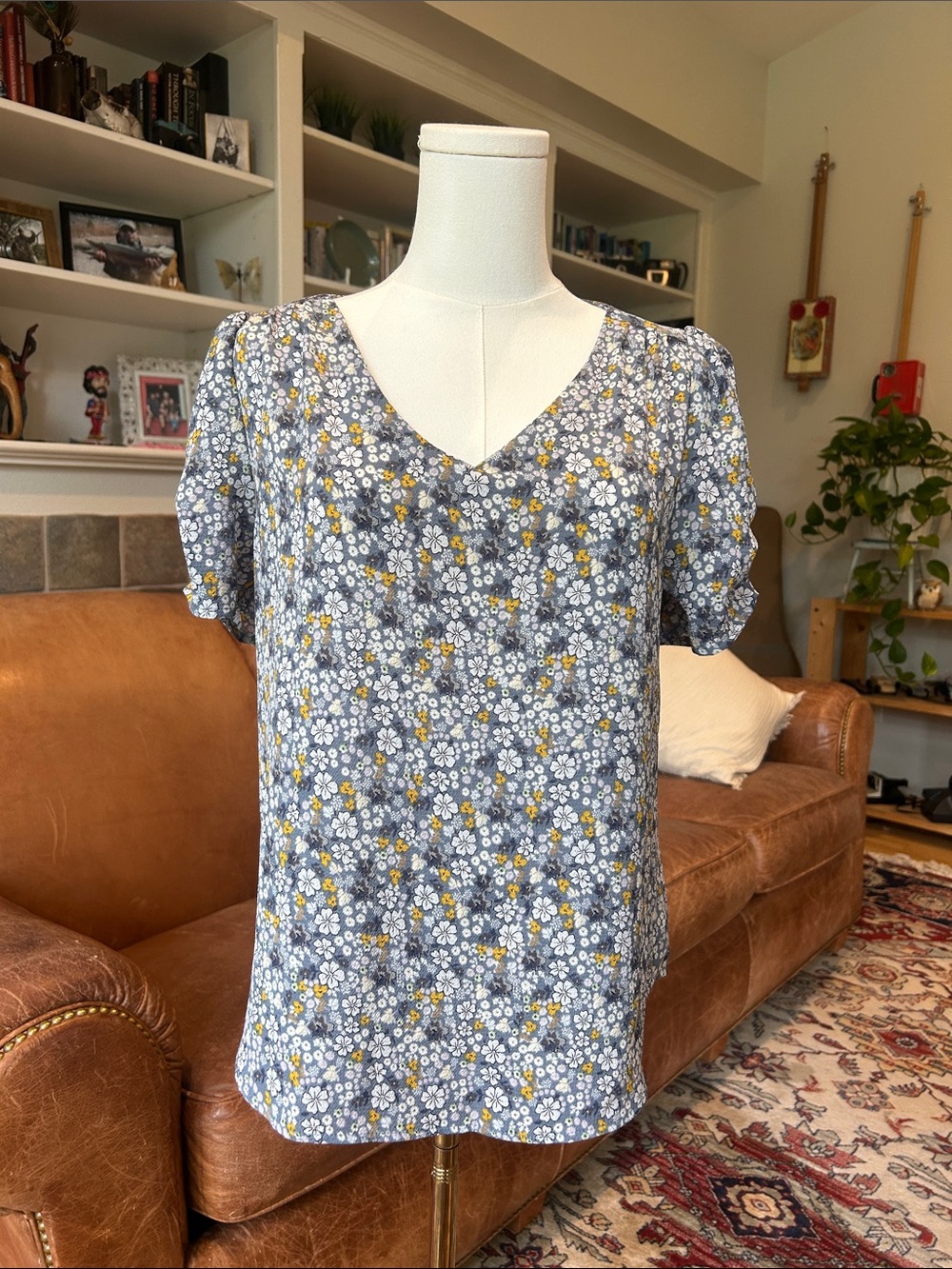 🌸3 FOR $20🌸 
 Floral Puff-Sleeve Blouse - Blue Floral